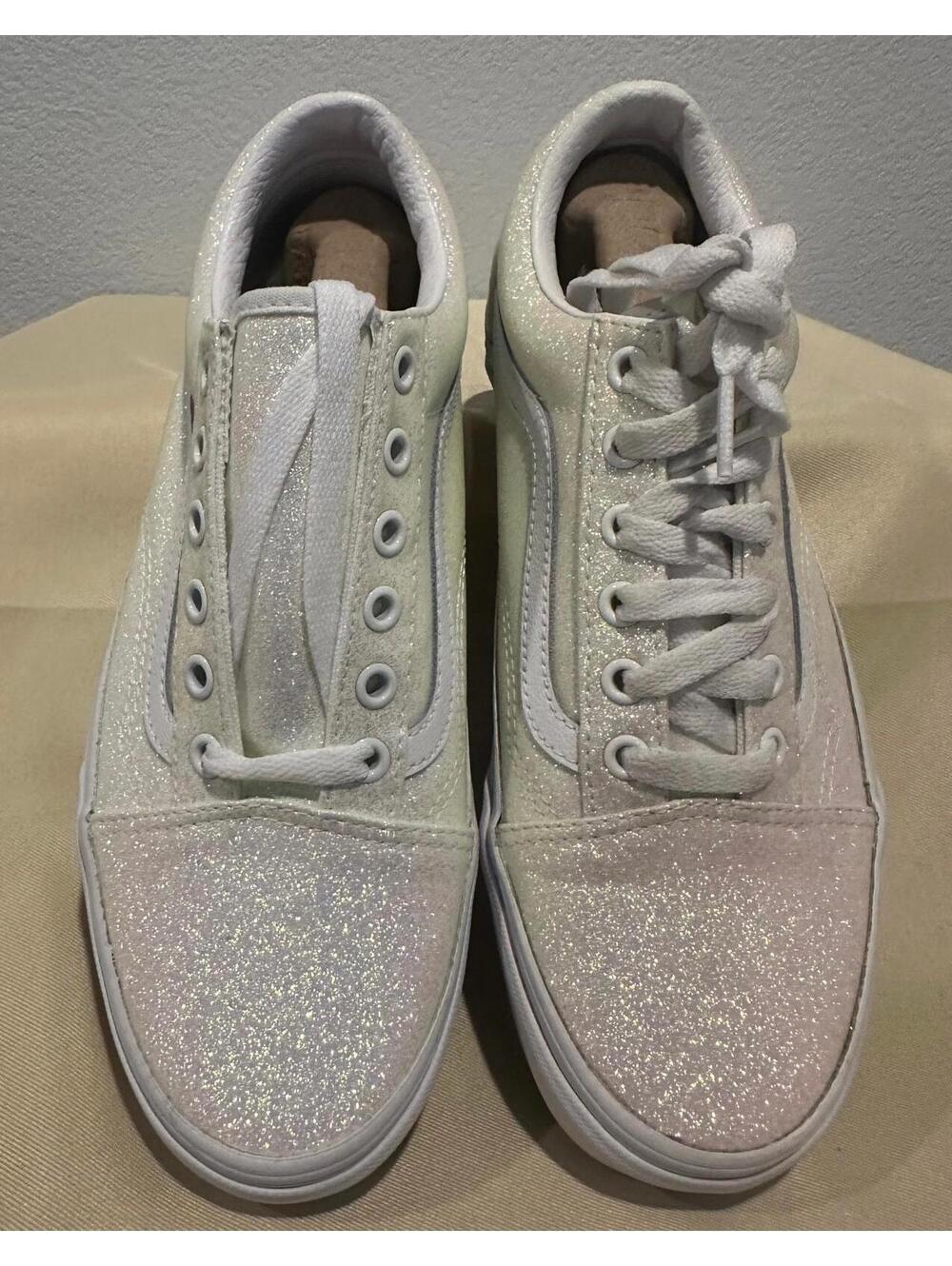 New Van Old Skool Sneakers Women's Size 7 or Youth 5.5